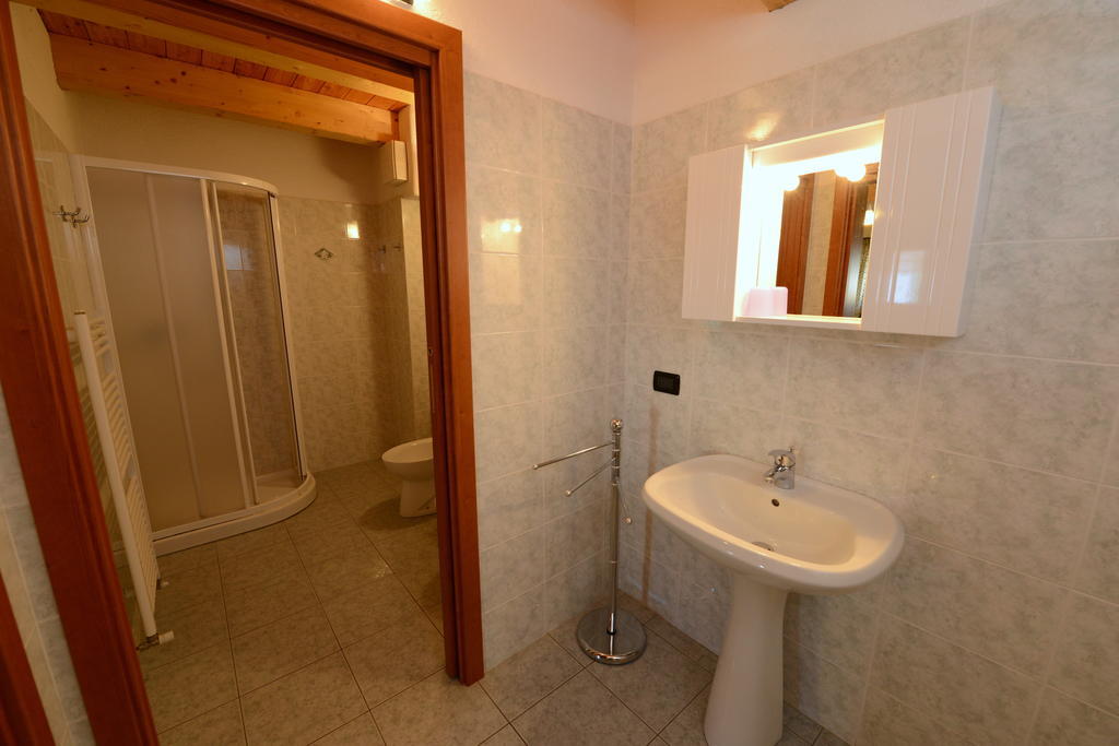Vieilles Maisons D'Introd Room photo