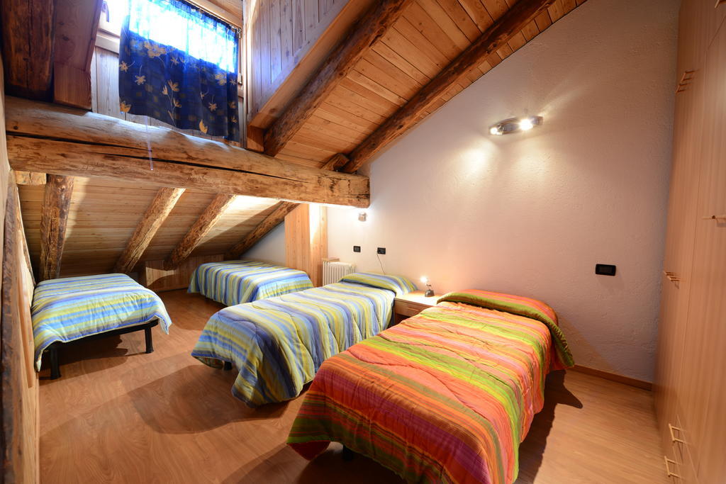Vieilles Maisons D'Introd Room photo
