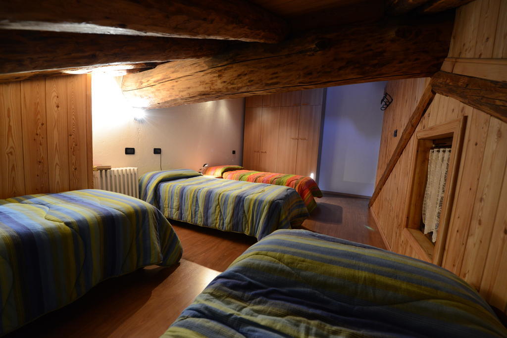 Vieilles Maisons D'Introd Room photo