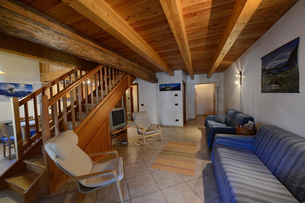 Vieilles Maisons D'Introd Room photo