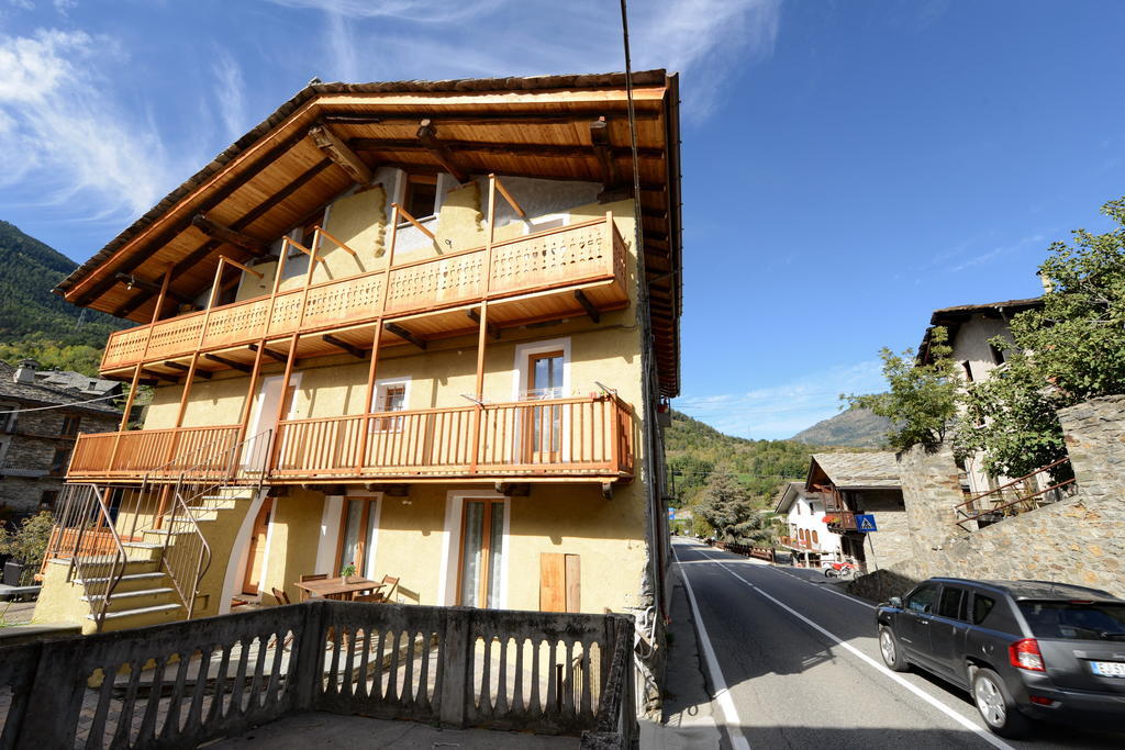 Vieilles Maisons D'Introd Room photo