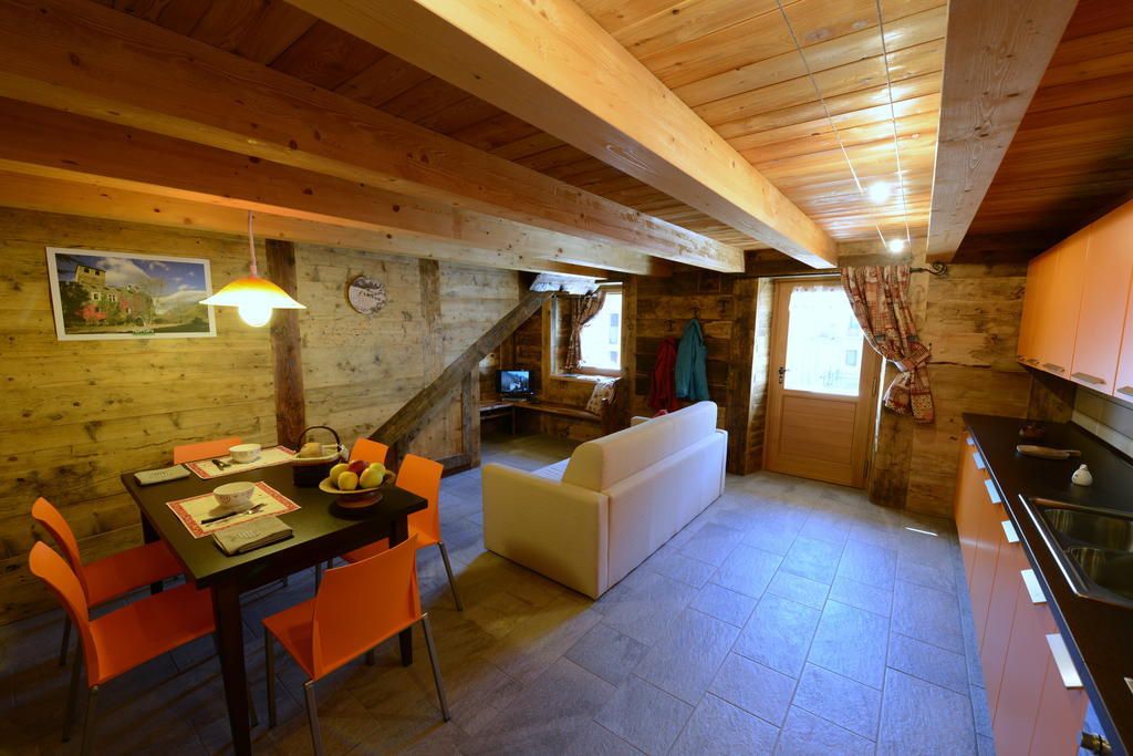 Vieilles Maisons D'Introd Exterior photo