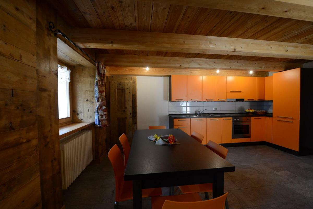 Vieilles Maisons D'Introd Exterior photo